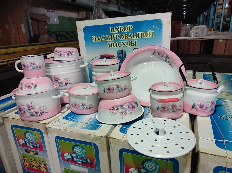 Emal idishlar to'plami