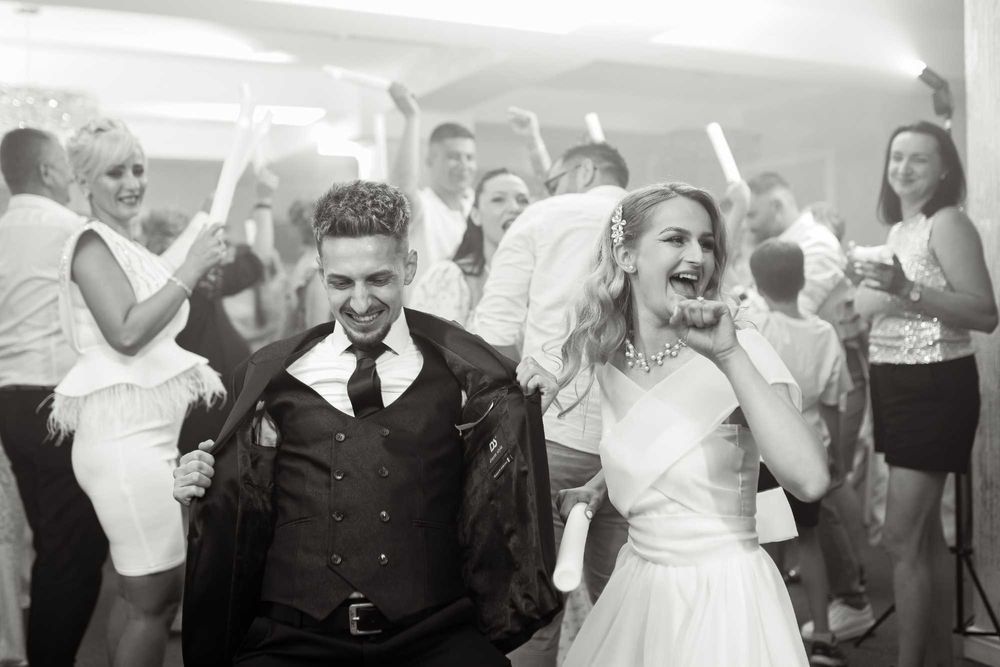 Servicii Foto-Video . Evenimente (Nunta, Botez, Majorat,Cununie)