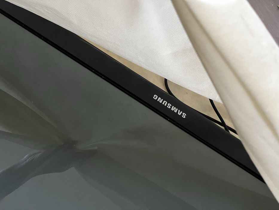 Продам БУ телевизор рабочий Samsung