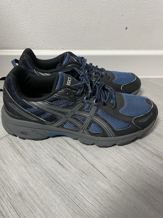 Asics pantofi sport. 43,5