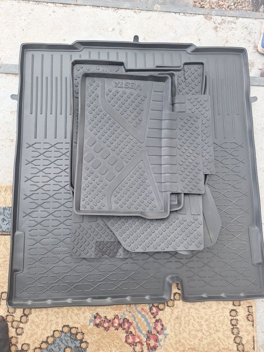 Продам комплект ковриков Лада Веста универсал