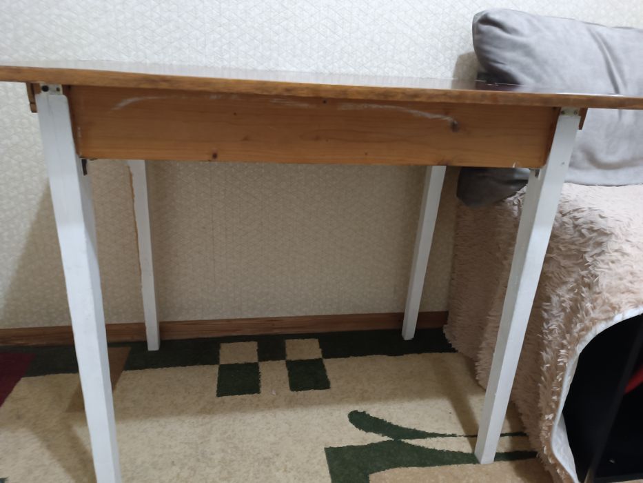 Стол обычный деревянный
