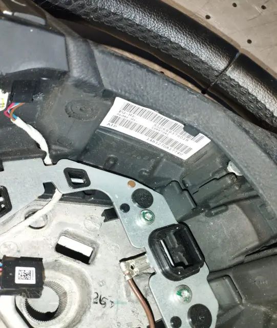 Volan cu comenzi BMW Seria 5 2010 520d MT (184 hp)