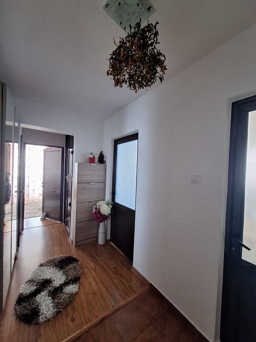 Vând apartament 3 camere zona centrala