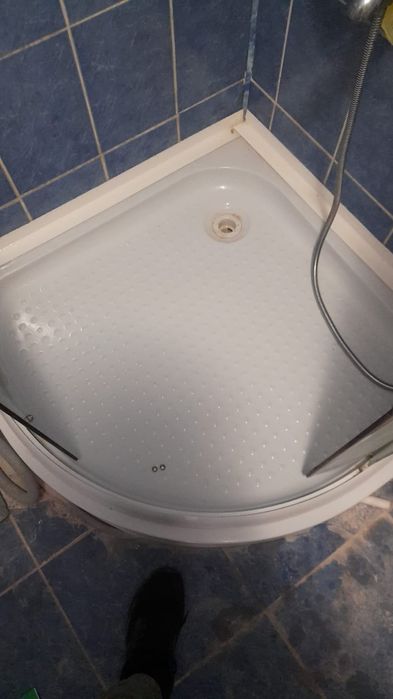 Cabina de duș pe colt ,semirotunda