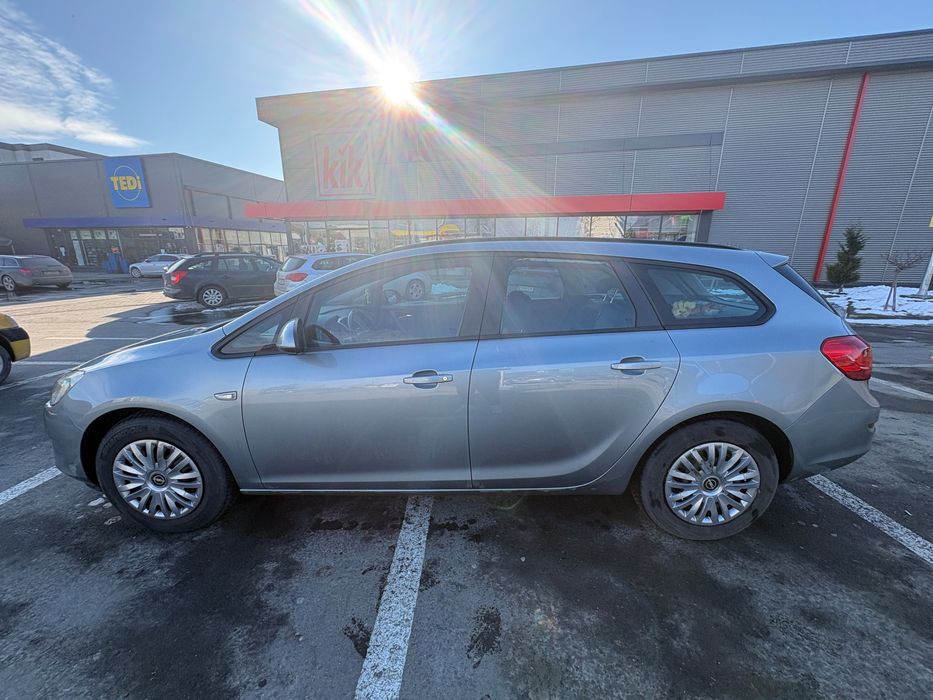 Vând Opel Astra 2012 automat