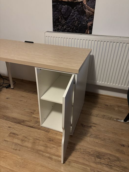 Vand birou alb ikea cu rafturi