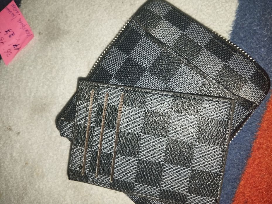 Кошелек удобный..