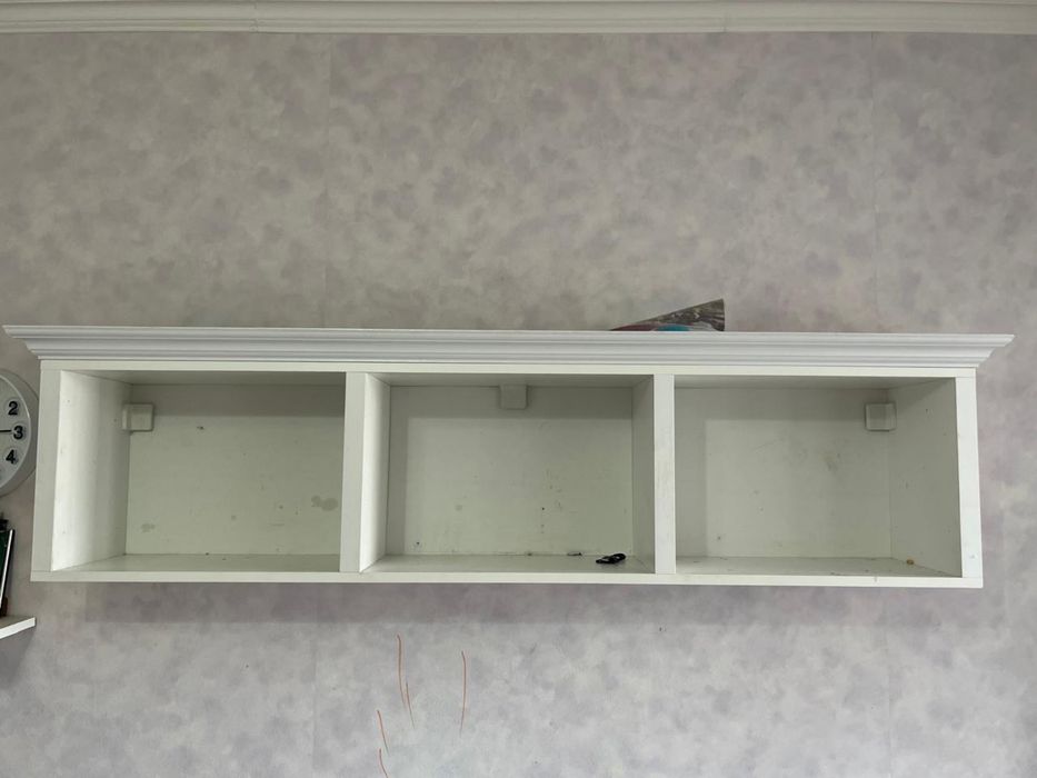 Продам стол для детей и полка