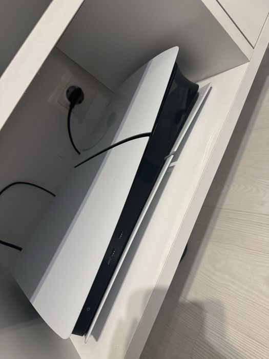 PlayStation 5 slim 1Tb cu 2 manete si forza5 si fc26