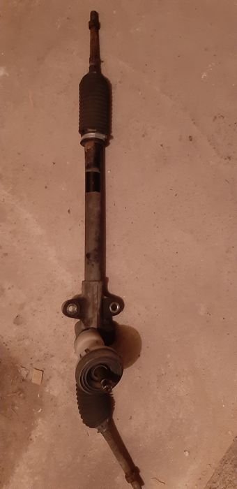 Продавам кормилна рейка за Hyundai i 20