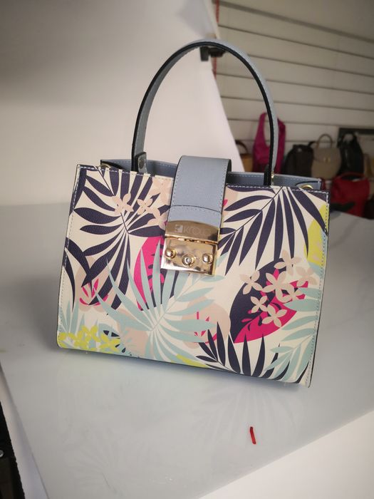 Vând Genti 100% Piele - Made in Italy -model afacere la cheie