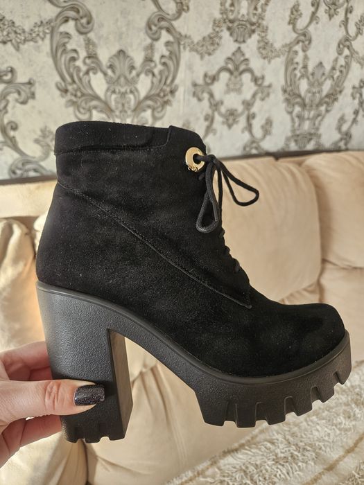 Ботинки замшаевые