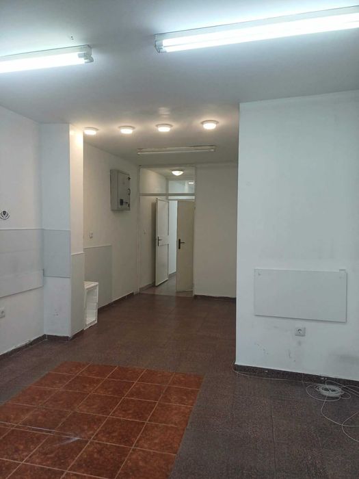Дава се под наем Магазин в Пловдив, Център - 60 кв.м за 598.23 € - Снимка #1