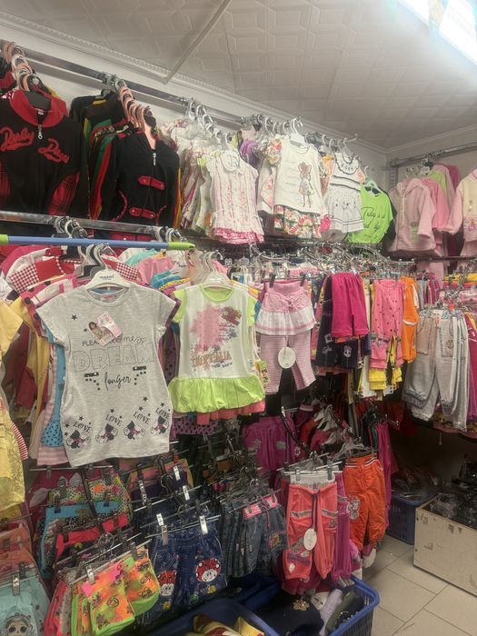 Распродажа летних топов и маечек.