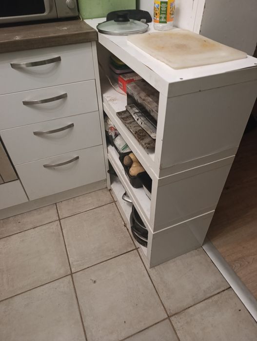 Кухня, маса и столове