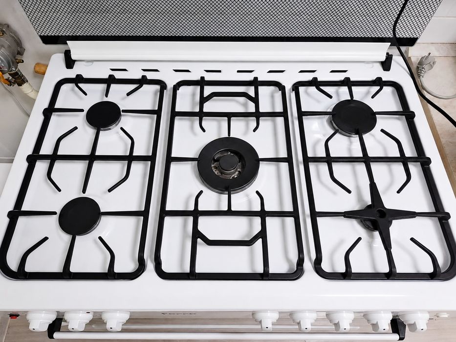 Газовая плита Ferre 5 конфорок, большая духовка, отличное состояние