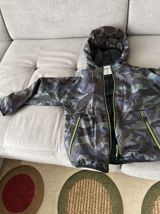 Продам детские куртки