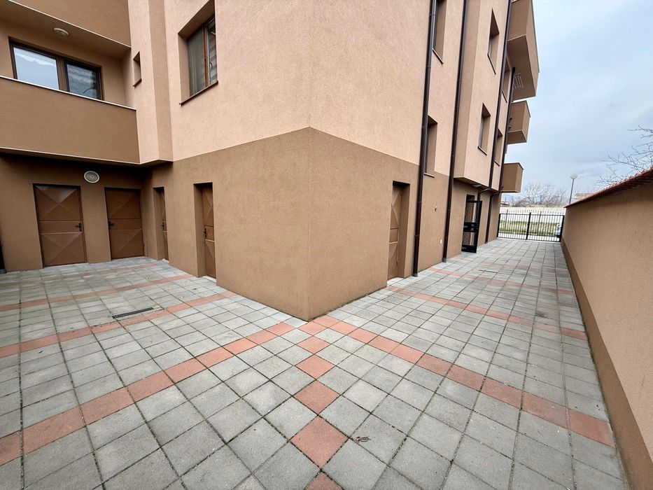 Чисто нов, напълно обзаведен тристаен апартамент в нова сграда