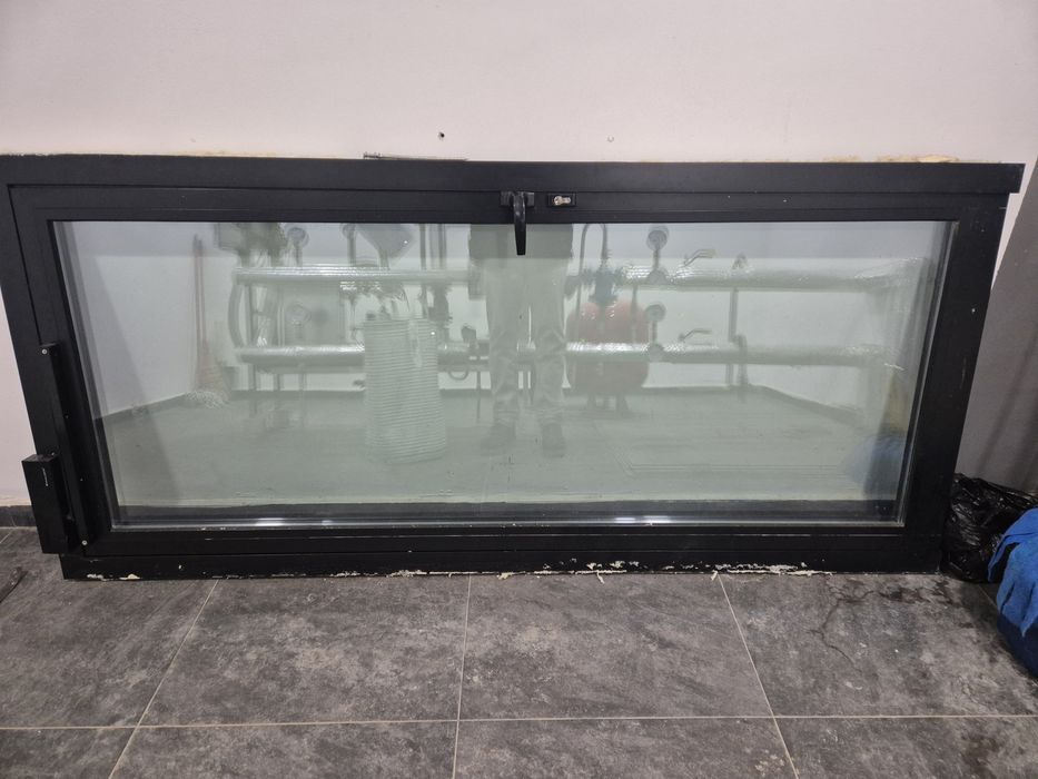 Алуминиева врата с каса троен стъклопакет