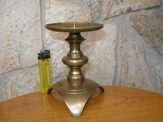 . Бронзов Свещник .