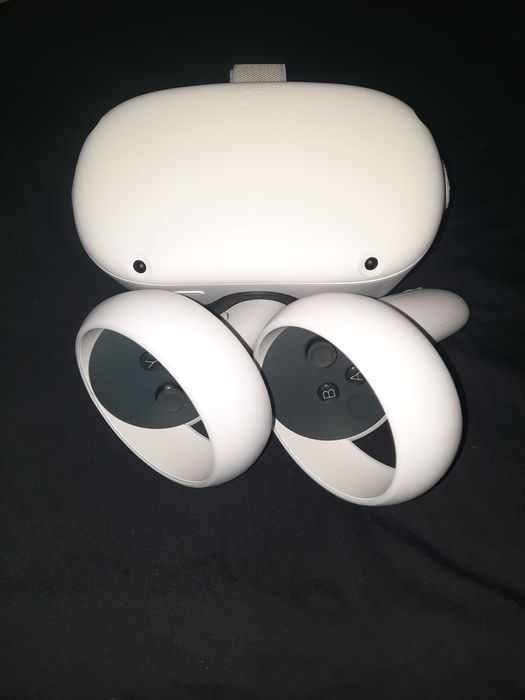 Meta Quest 2 - 128GB + Travel Case