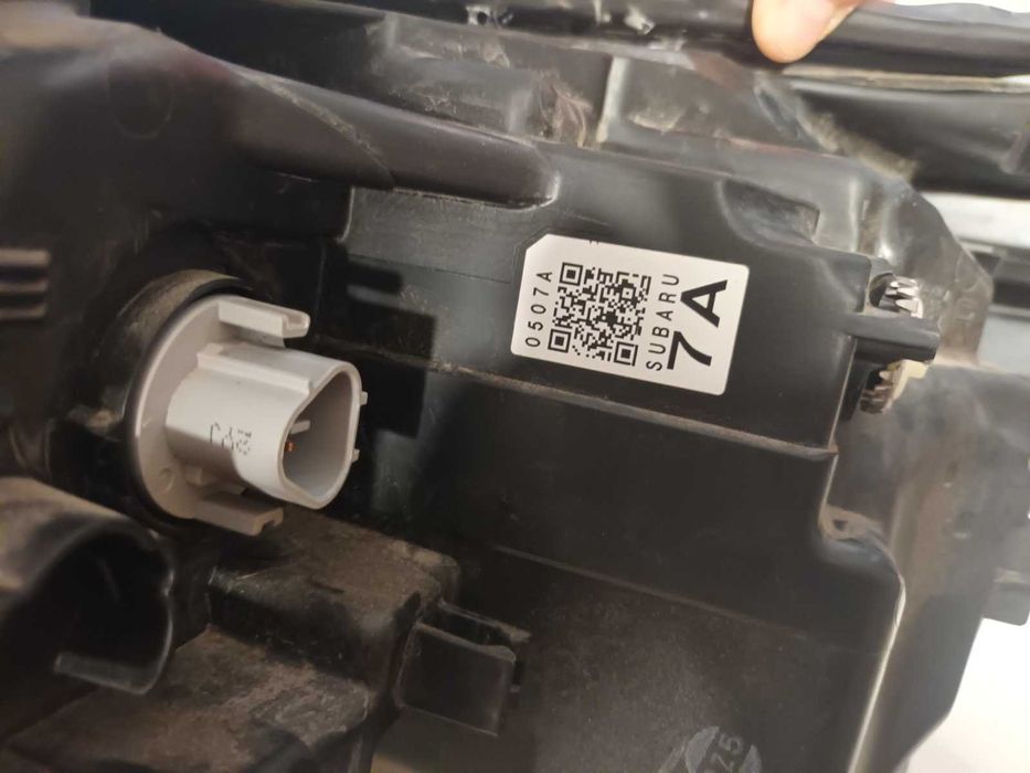 оригинален десен фар за Субару Subaru XV 2023  с лек дефект