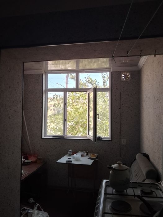 Продаётся своя 3х ком.кв.Рядом есть школа и садик 50м,въезд для машин.