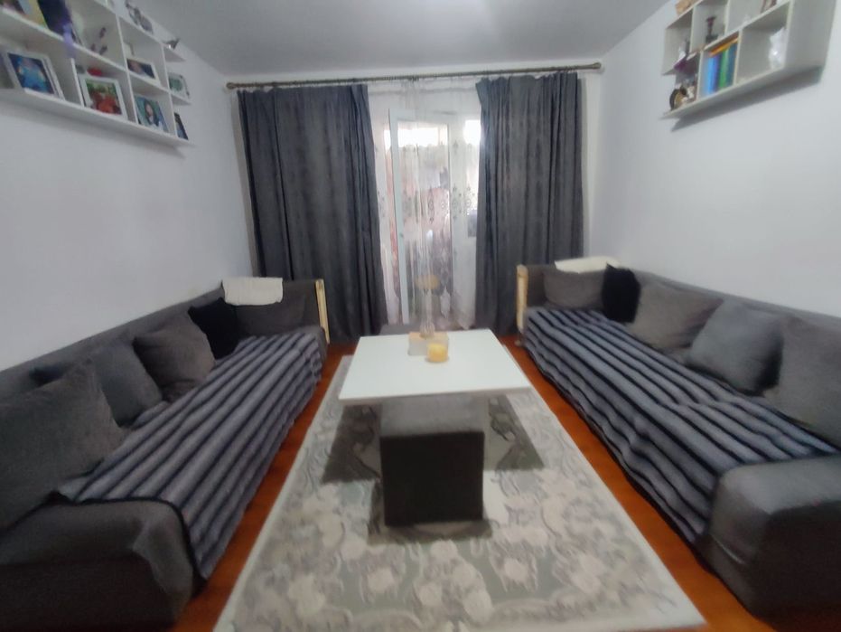 Se vinde apartament cu 3 camere semidecomandat, la etajul 2,pe strada Aleea Elie Radu, vis-a-vis de gradinița nr 23 și creșa munincipala.