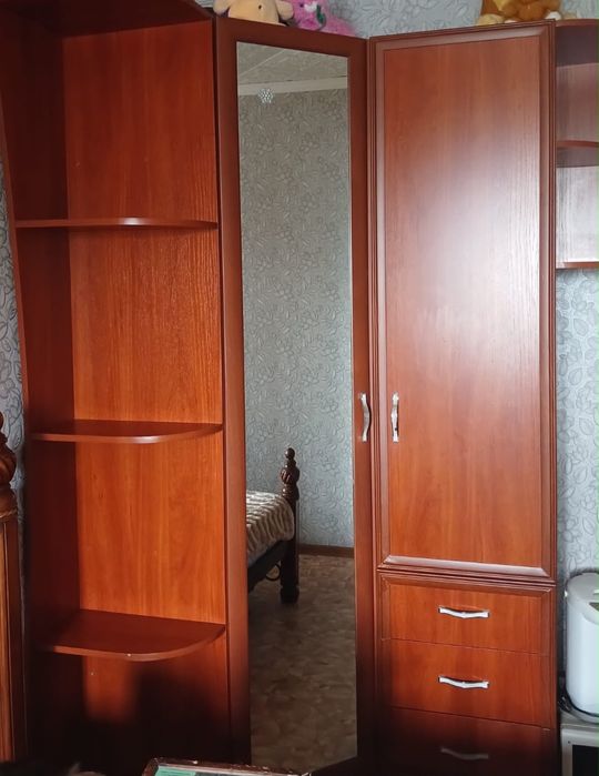 Продам угловой шкаф в отличном состоянии