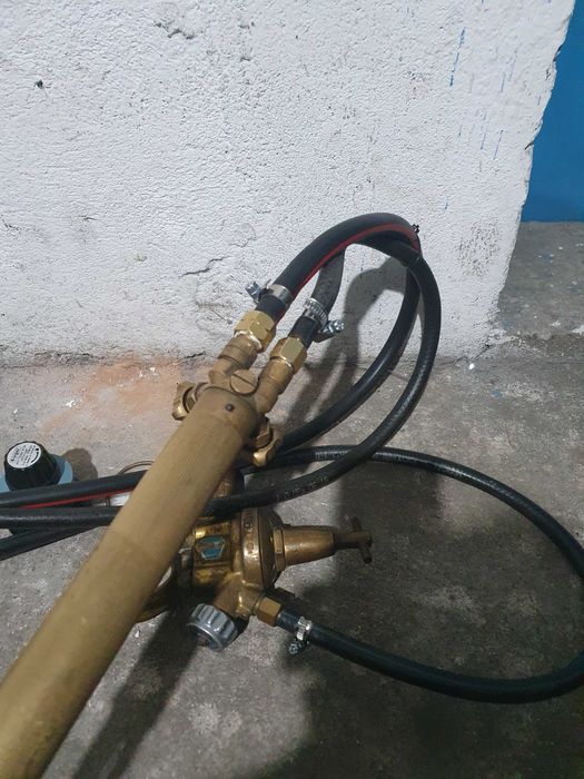 Продавам професионален резак Харис