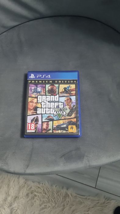 Ps4 pro 1tb + 2 controlare