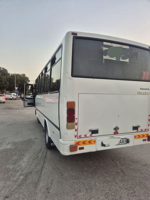 Isuzu NP26 avtobus