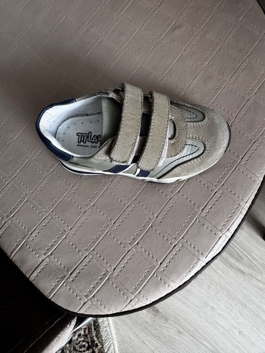 Продается детский ботинок