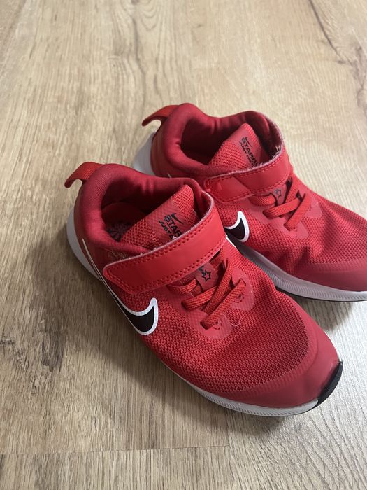 Adidasi adidas si Nike