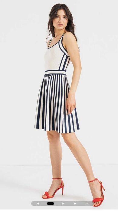 Guess, спортно-елегантна рокля в бяло и тъмносиньо, размер S