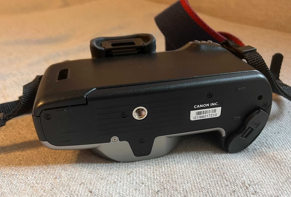 Aparat foto Canon EOS 3000 body film montura EF functional