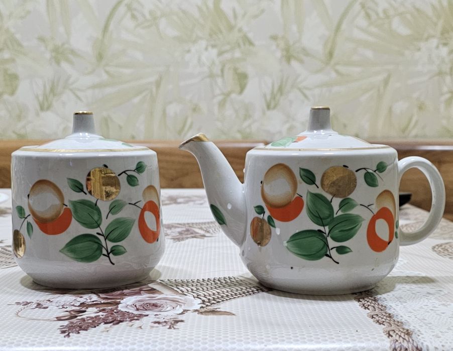 Подставка для фруктов.Конфетницы по 2 шт..Блюдо с 4мя отделениями..Нов