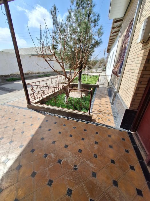 Sroshno hovli sotiladi