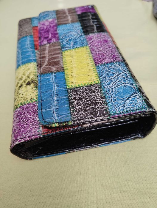 Голямо дамско  портмоне  артезания