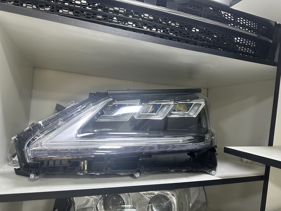 Lexus Lx570 передний фара