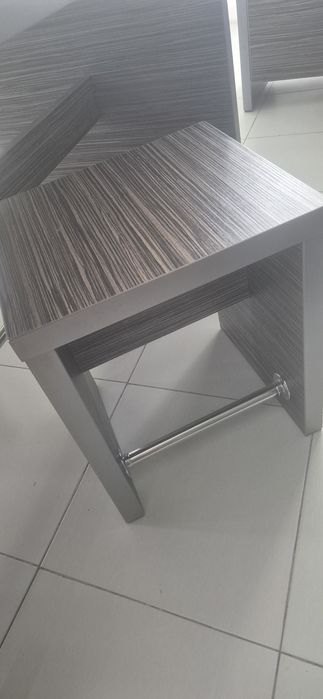 Обеденный стол со стульями