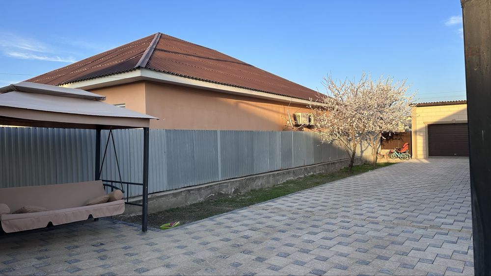 Продам дом с гаражем и времянкой