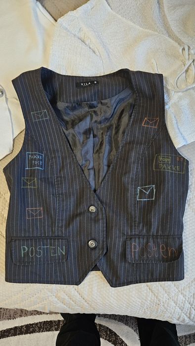 ЛОТ от две блузки и елече