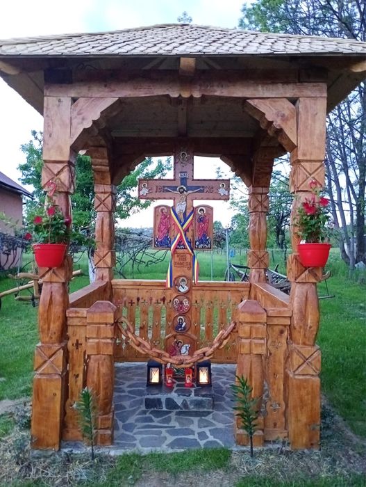 Stalpi sculptati si altele