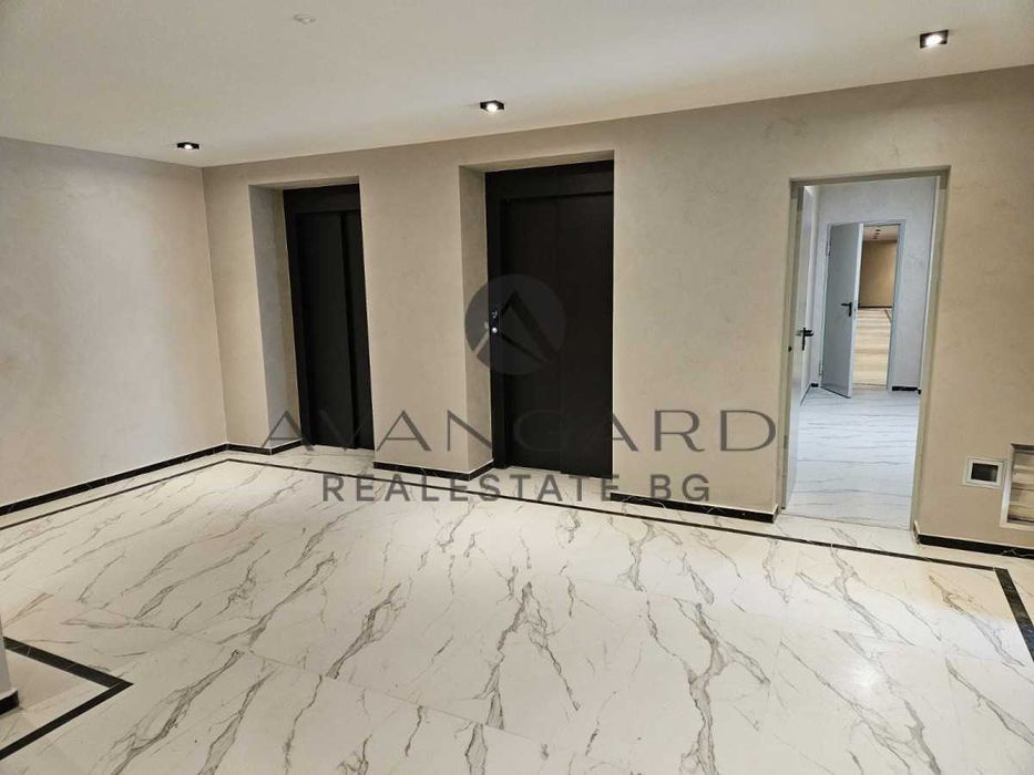 Продава се Двустаен апартамент в Пловдив, Център - 72 кв.м за 918 €/кв.м - Снимка #3