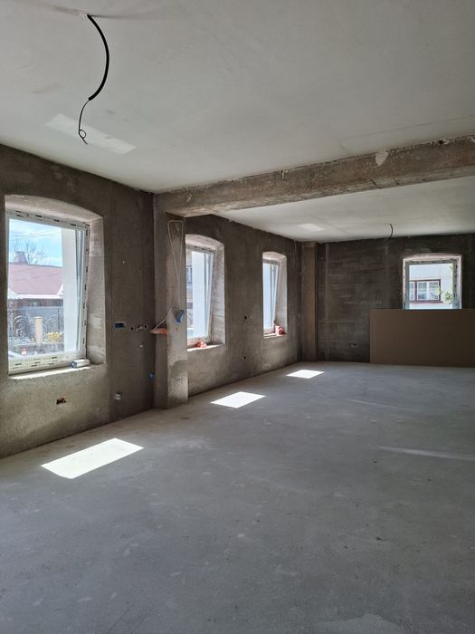 Inchiriez spatiu comercial 105 mp