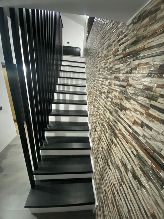 Scari din lemn masiv