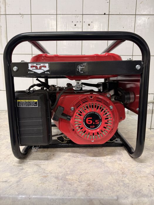 Продам Бензиновый генератор 220В