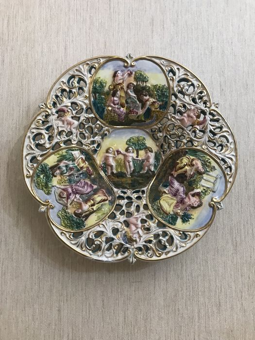 Тарелка фарфор. Capodimonte. Ампир